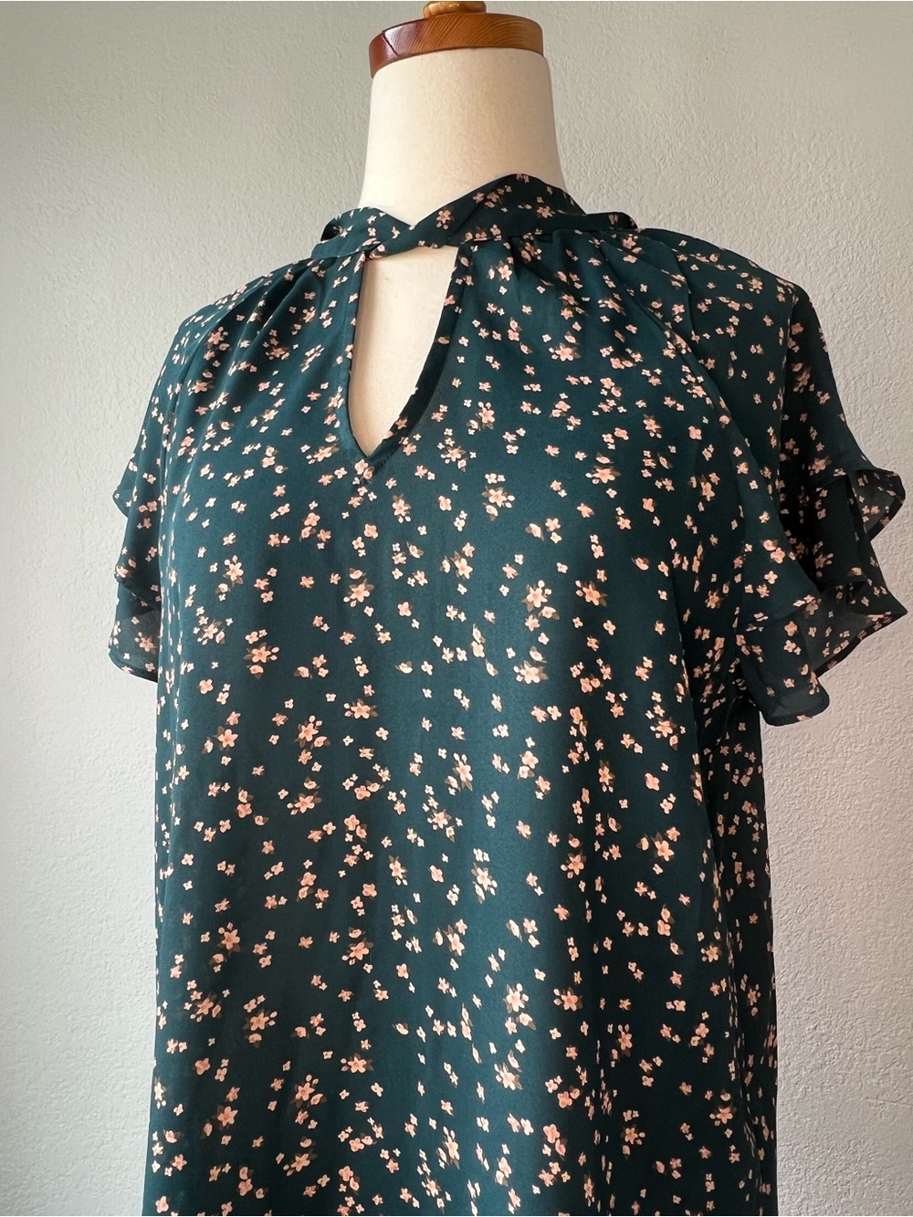 Pleione Green Floral Keyhole Flutter Sleeve Blouse
